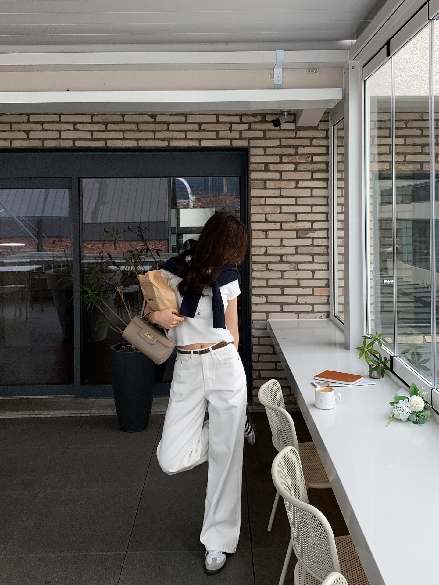 phối đồ áo thun tối giản 9