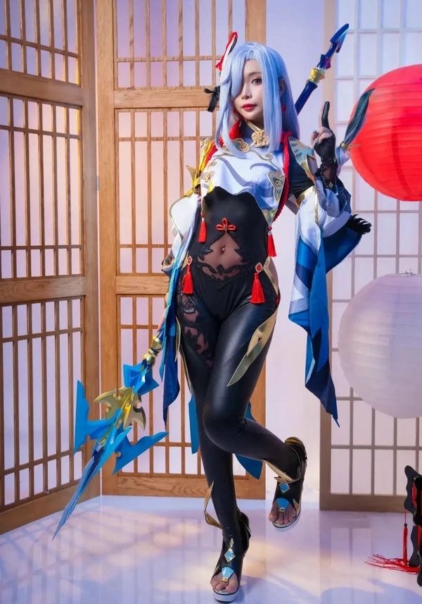 Concept cosplay goi tinh phong cach truong thanh