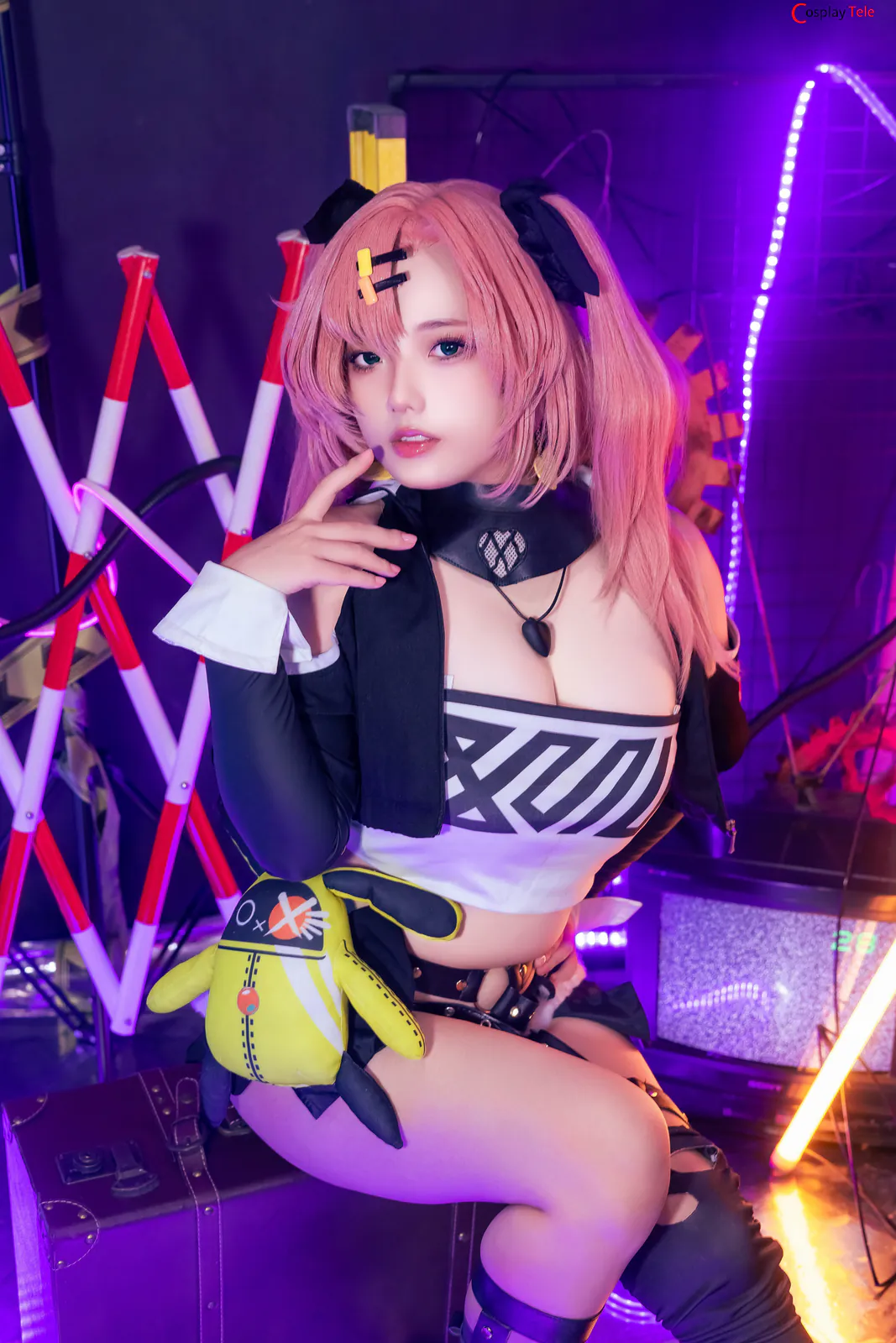 Messie Huang cosplay Nicole Demara 11