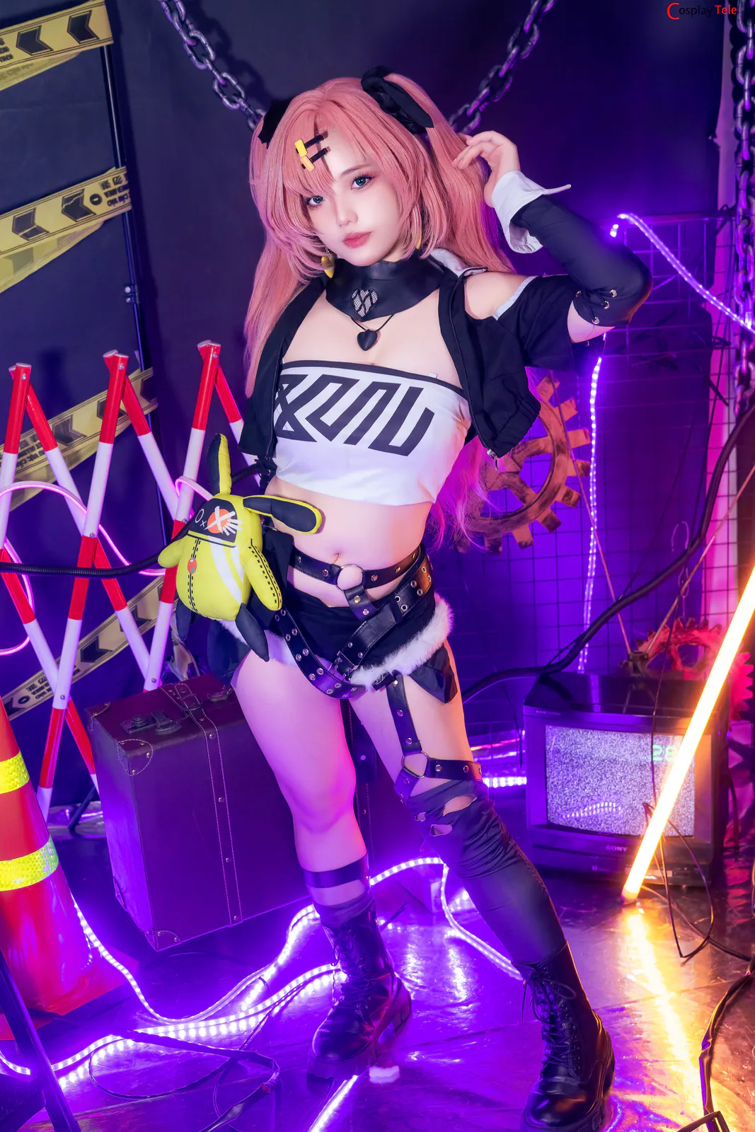 Messie Huang cosplay Nicole Demara 13