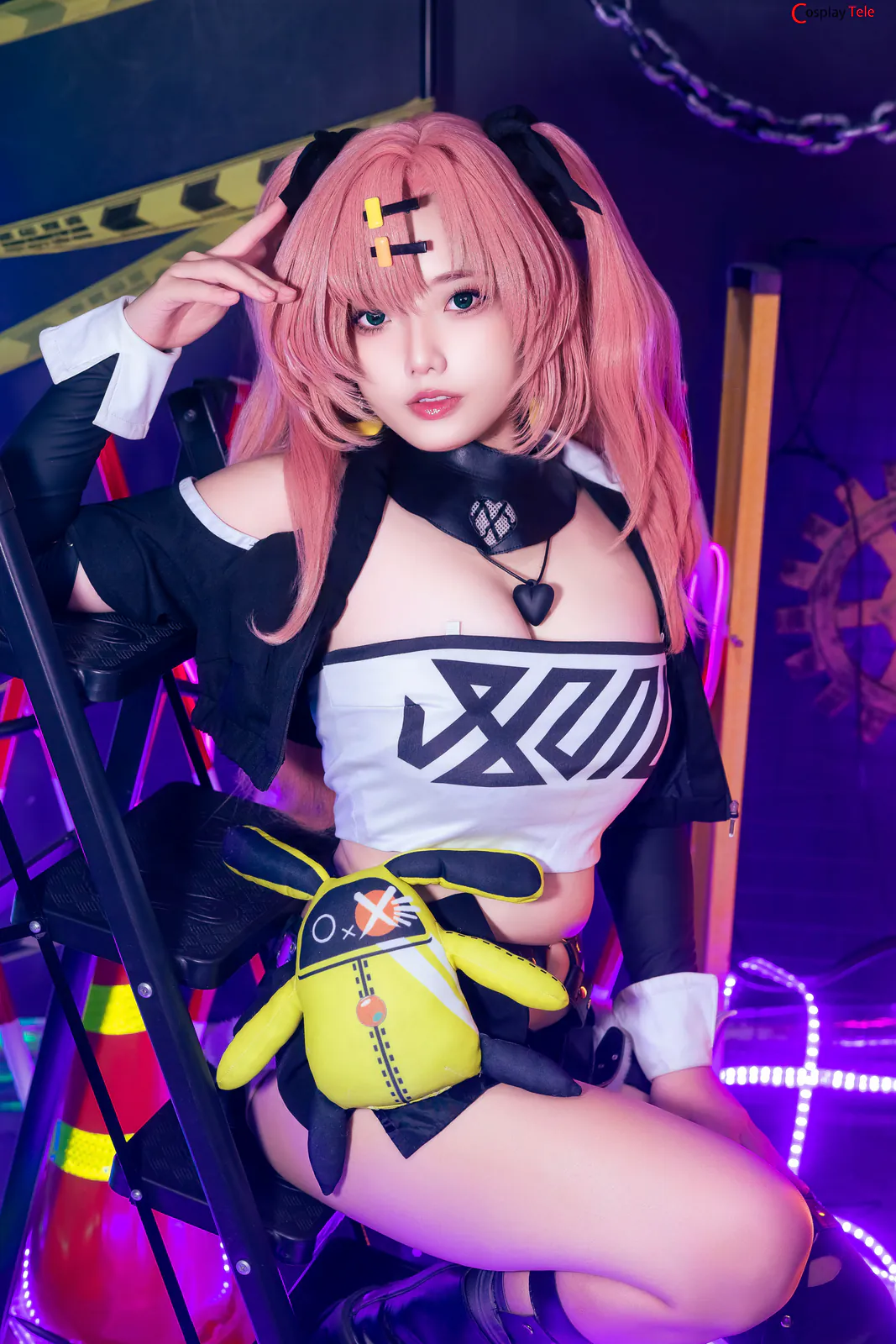 Messie Huang cosplay Nicole Demara 5